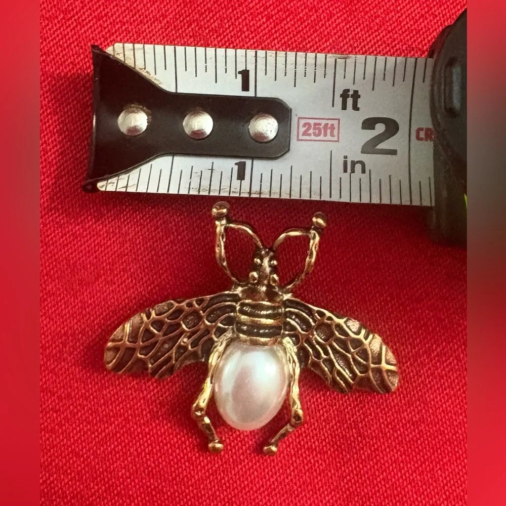 Brass tone Queen Bee Brooch with Pearl accent. A perfect accessory!